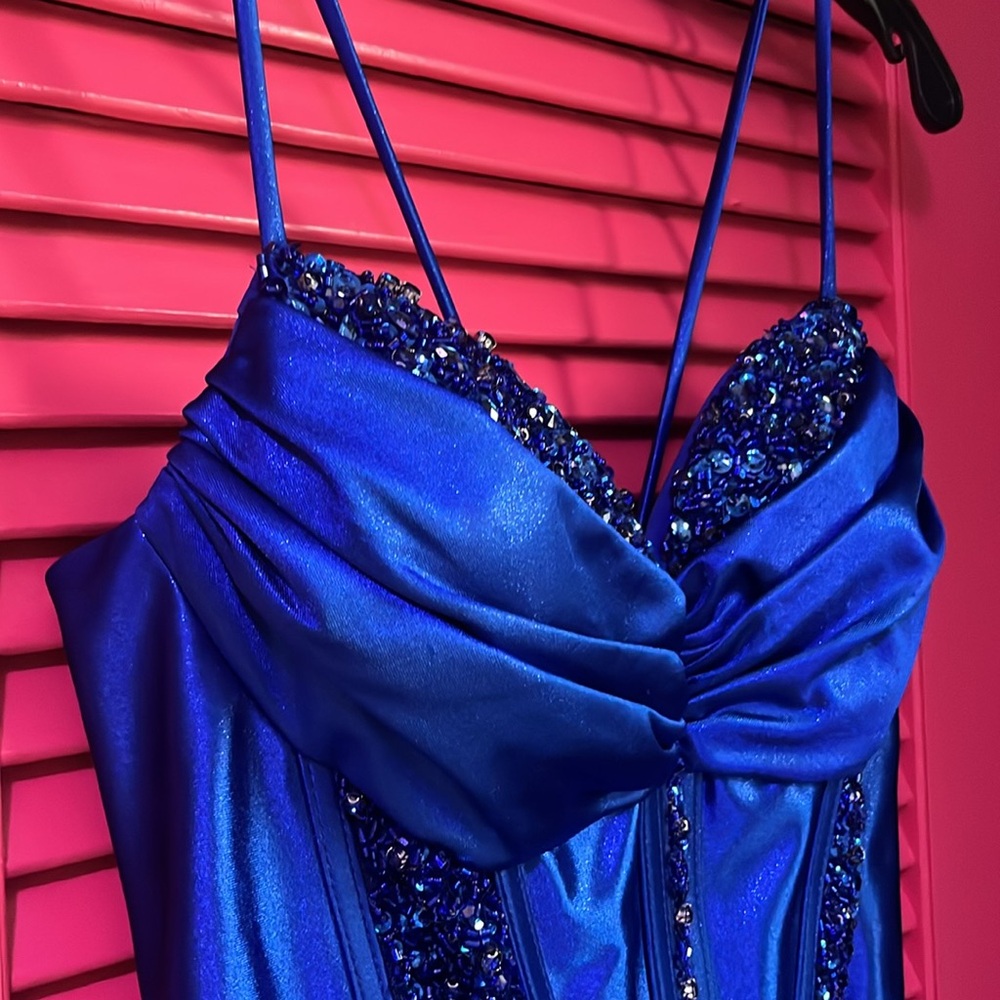 NWOT NOX SIZE 8 Stunning Blue Satin Dress with Beaded Details